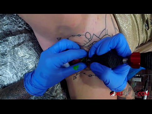 ❤️ tattooed ທີ່ສຸດ Hottie Sully Savage ໄດ້ຮັບ tattoo ສຸດ clitoris ຂອງນາງ ❌ ມີເພດສຳພັນ ຢູ່ຄອມ lo.villagesexvideos.ru